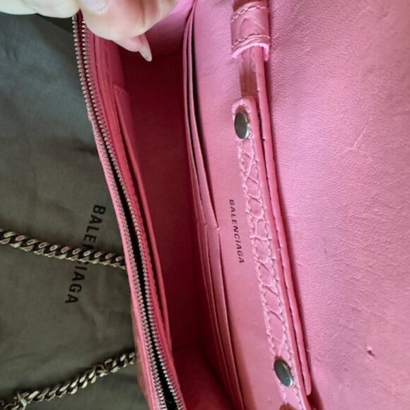 Balencia Hourglass Wallet on Chain Crocodile Pink - Picture 2 of 6